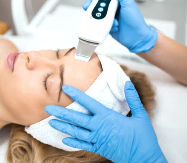 Ультразвуковой пилинг лица